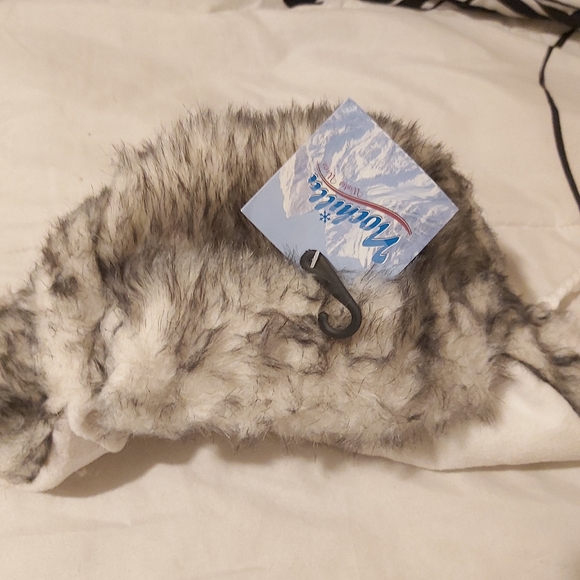 4/$25 NWT Trapper winter hat ,grey & white - Picture 3 of 5
